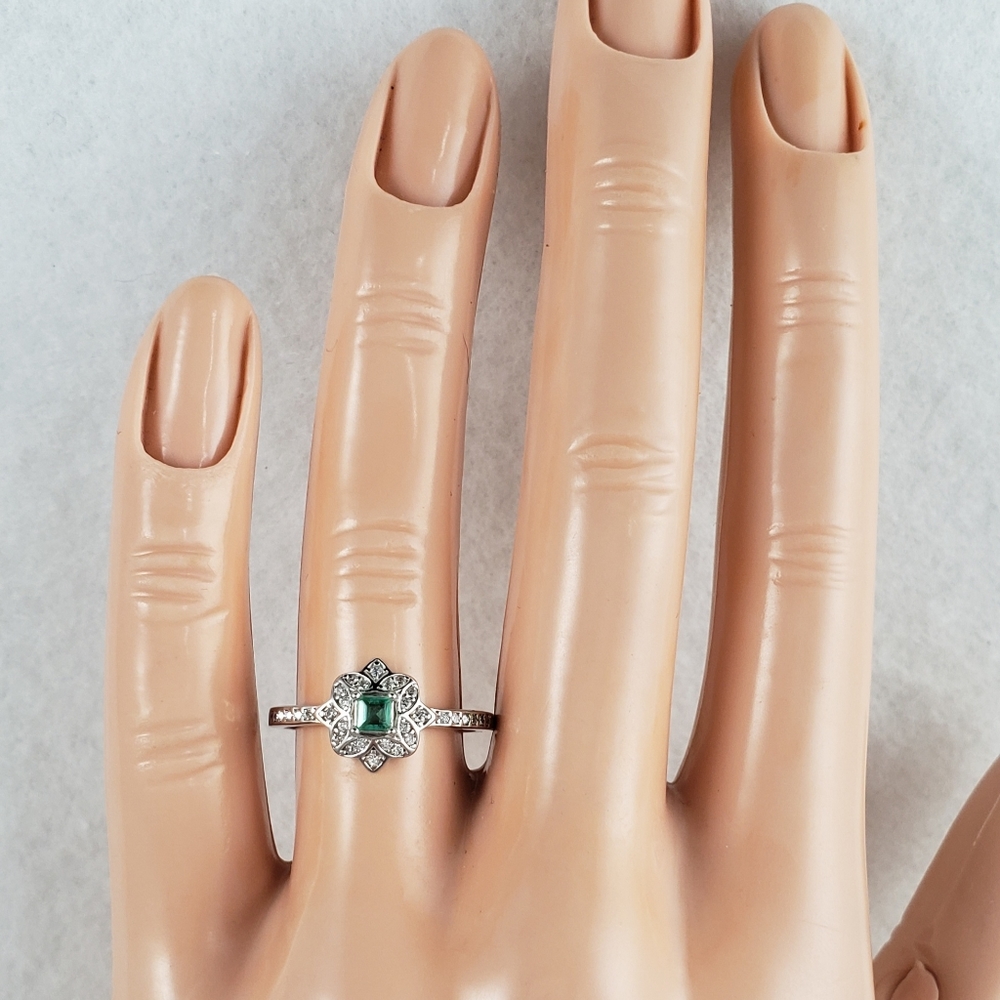 Antique Style Sterling Natural Emerald Ring - Picture 7 of 8